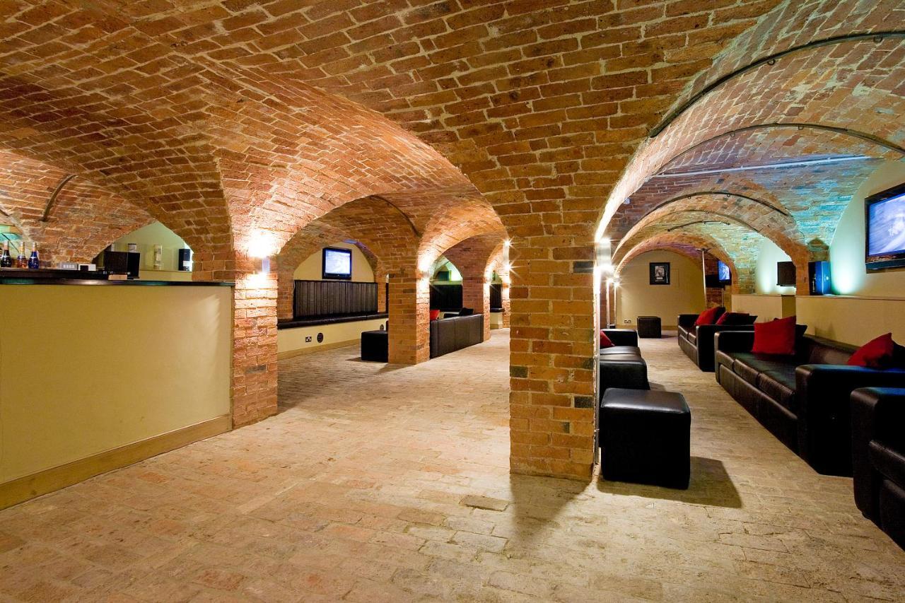 Rushton Hall Hotel And Spa Кетеринг Экстерьер фото